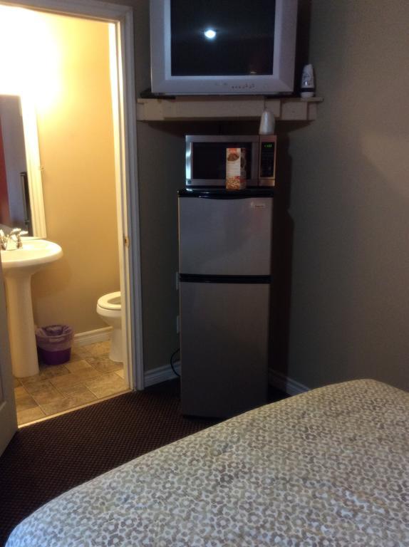Palace Inn Motel ซาร์เนีย ภายนอก รูปภาพ