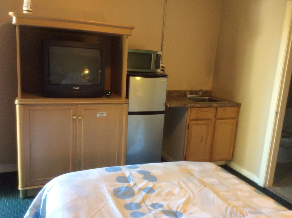 Palace Inn Motel ซาร์เนีย ภายนอก รูปภาพ