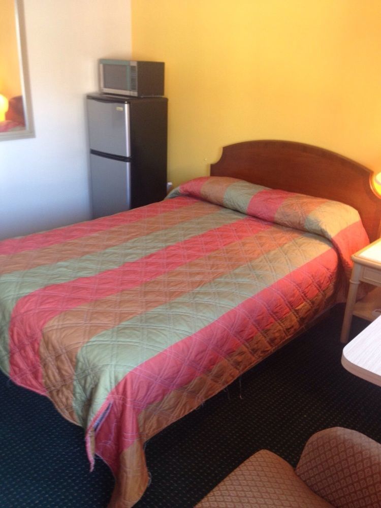 Palace Inn Motel ซาร์เนีย ภายนอก รูปภาพ